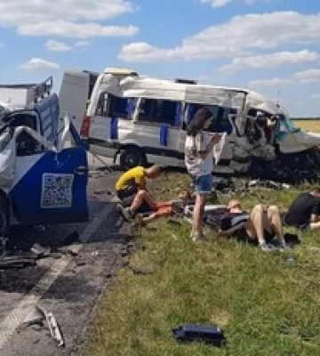 На Кіровоградщині зіткнулися два мікроавтобуси: є жертви, фото