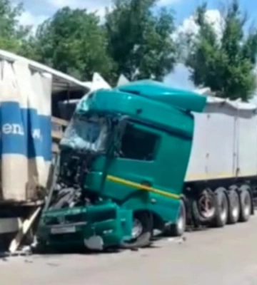 Загарбники перевозять через Маріуполь боєкомплекти в цивільних вантажівках