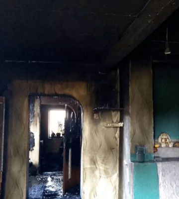 У Дніпровському районі загорівся будинок: постраждали чоловік та дитина (ФОТО)