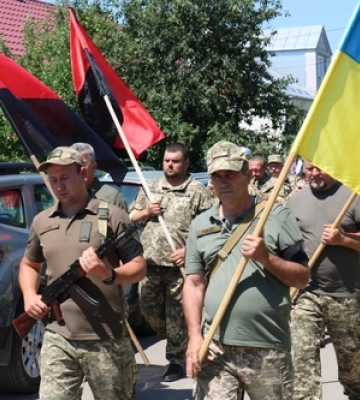 На Волині сотні людей прийшли провести в останню дорогу Героя Дмитра Редчука 