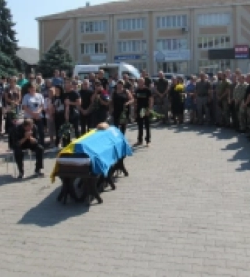 Корецька громада попрощалася із загиблим військовослужбовцем