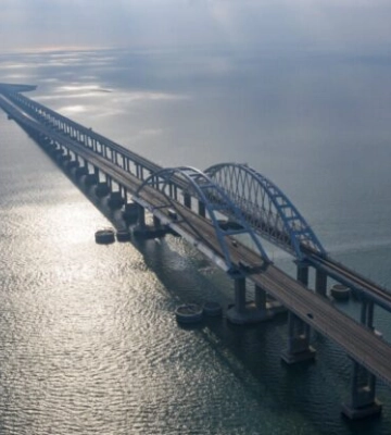 Нічні вибухи на Кримському мості