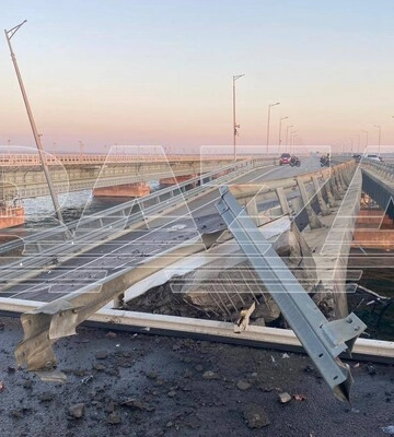Обвал Кримського мосту: Гуменюк підозрює провокацію, а у ГУР нагадали, що ця конструкція взагалі зайва