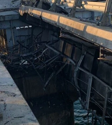 У ГУР та ОК &quot;Південь&quot; відреагували на вибухи на Кримському мосту