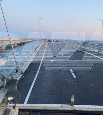 &quot;Плита мосту з&#039;їхала вниз&quot;: очевидці розповіли про момент і наслідки вибуху на Кримському мосту. Фото і відео