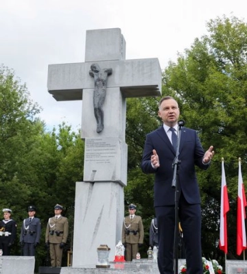 Поляки хочуть, щоб Україна дозволила необмежену ексгумацію жертв Волинської трагедії