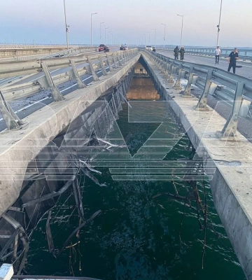 У ГУР та ОК &quot;Південь&quot; відреагували на вибухи на Кримському мосту