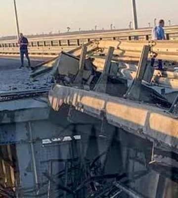 Москва заявила, що Кримський міст атакували безпілотні надводні апарати