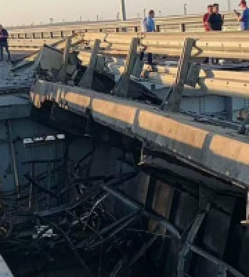 В окупованому Криму знову пошкоджено Кримський міст, ймовірно, з допомогою двох безпілотних надводних апаратів
