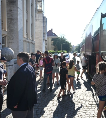 60 дітей із Запоріжжя вирушили на відпочинок до Угорщини