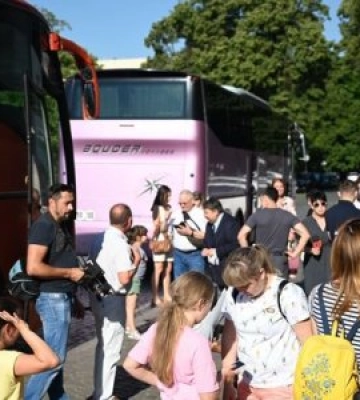 Після тижневого відпочинку на Закарпатті 60 дітей із Запоріжжя сьогодні в супроводі батьків вирушили до Угорщини