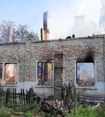 Війська РФ обстріляли в Костянтинівці кілька будинків, підприємство, склад та школу
