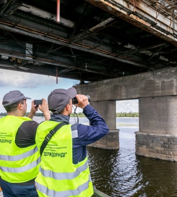Спецкомісія про стан мостів Патона і Метро у Києві: корозія балок, тріщини, руйнування бетону