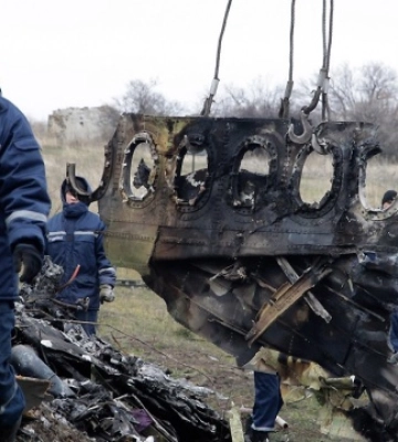 Зеленський у роковини трагедії MH17: Наші думки й серця разом із родинами загиблих