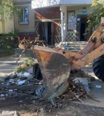 Комунальники Кропивницького допомагають ліквідувати наслідки підриву Каховської ГЕС