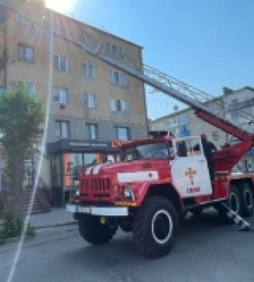 У Сарнах малолітня дівчинка зачинилася у квартирі