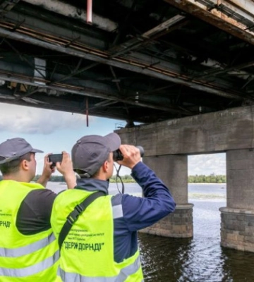 Спецкомісія про стан мостів Патона і Метро у Києві: корозія балок, тріщини, руйнування бетону