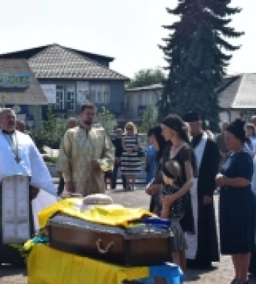 Дубенчани віддали останню шану полеглому воїну