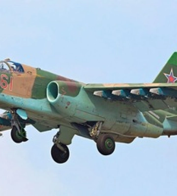 В Росії впав в море військовий літак Су-25: за моментом падіння спостерігали з пляжу, відео