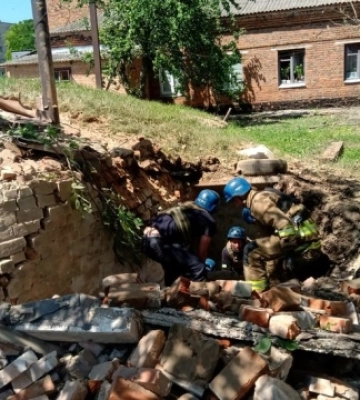 Внаслідок російського удару по Сумщині поранені шестеро рятувальників