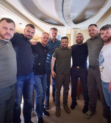 Командири оборони Маріуполя повертаються з Туреччини до України
