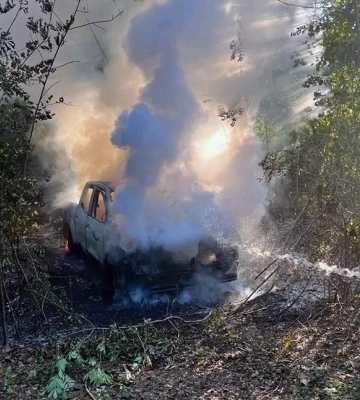 Після російського обстрілу Куп’янсього району Харківщини рятувальники гасили пожежу 