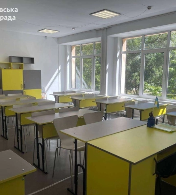 У Дніпрі продовжують відновлювати школи та садочки після ракетних ударів рф