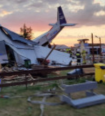 У Польщі літак врізався в ангар: є загиблі та поранені