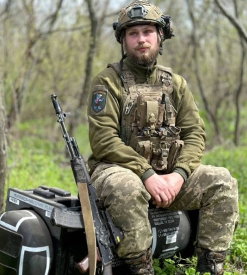 Зеленський відзначив миколаївського десантника за успіхи на полі бою