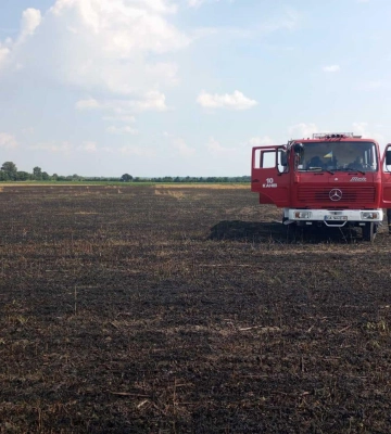 Рятувальники Черкащини показали наслідки пожежі на полі з урожаєм (ФОТО)