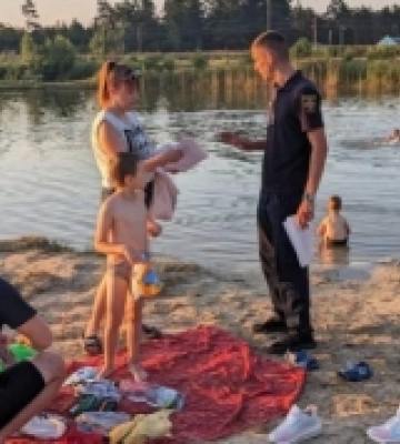 Безпечний відпочинок на воді: у Сарнах тривають профілактичні рейди від рятувальників