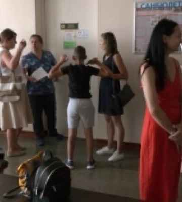 У Луцькій дитячій поліклініці – черги на медогляд школярів