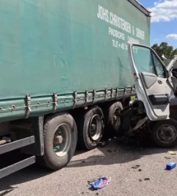 У Новомосковському районі сталася смертельна ДТП: загиблого чоловіка рятувальники вирізали із кабіни