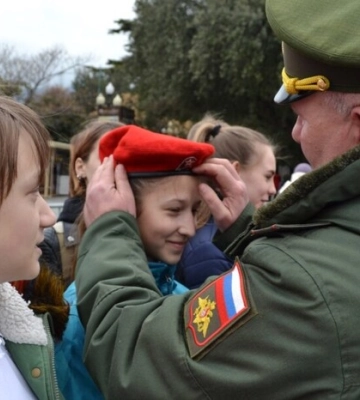 Окупанти на Херсонщині готують українських підлітків до війни проти України – ЦНС