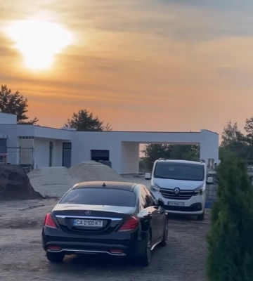 За що родина міського голови Черкас будує нове помістя на березі Дніпра?