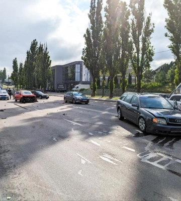 У Рівному внаслідок ДТП травмувалася водійка (ФОТО)