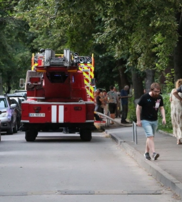 Будинок на Салтівці горів двічі за добу: п’ятьох жителів евакуювали 