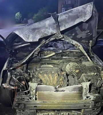 На Київщині чоловіки заради помсти спалили авто опонента, фото