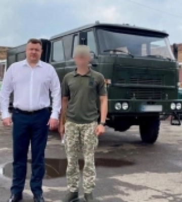Волиняни відправили автомобіль для військових