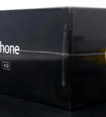 Рідкісну версію iPhone першого покоління продали за 190 372 долари