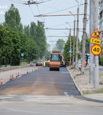 Новое покрытие, велодорожки и улучшенный водоотвод: в Днепре продолжается комплексный ремонт бульвара Славы