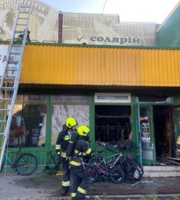 В Ужгороді горів магазин з продажу велосипедів: пожежу ліквідовано