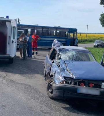 На Полтавщині сталося ДТП за участю автобуса та легковика