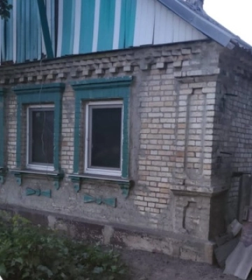 Окупанти з артилерії обстріляли село на Донеччині: поранено п’ять людей, серед них є діти