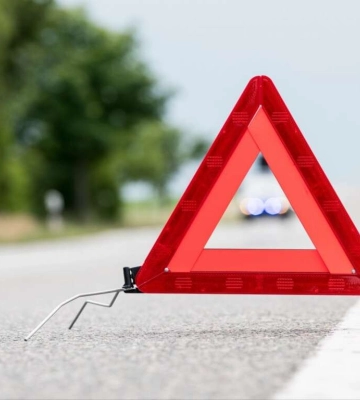 В Днепре водитель Volkswagen влетела в столб