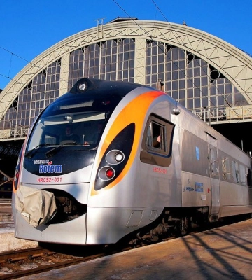 Через російські обстріли затримуються два поїзди західного напрямку – «Укрзалізниця»