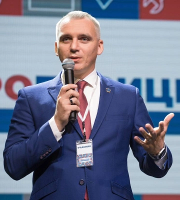 «Не шукайте зраду там, де її немає», — Сєнкевич про заміну люків по проспекту Центральному у Миколаєві