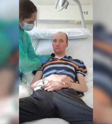 Майже рік прикутий до ліжка воїн уперше заговорив: зворушлива історія батька та сина