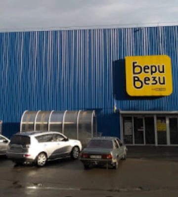 У Луцьку на парковці ТЦ пенсіонерка на Toyota в’їхала в Audi та втекла