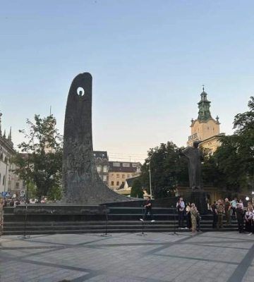 Львів&#039;яни чекають на Зеленського та командирів &quot;Азову&quot;: хто вже прибув на площу Соборну